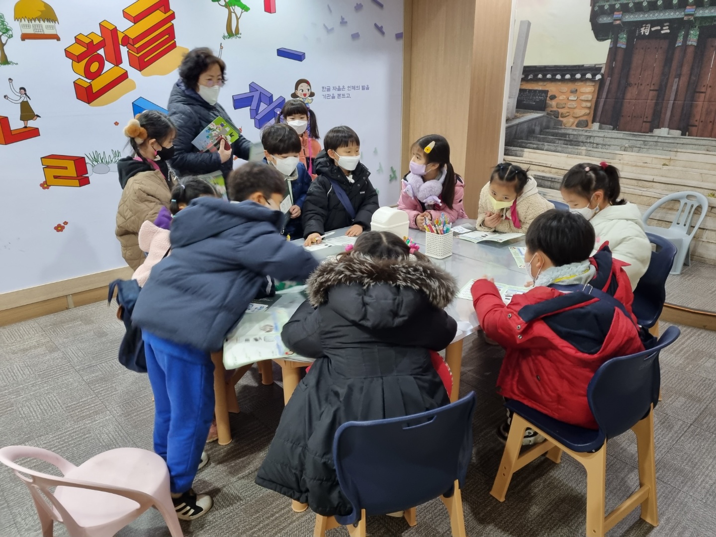 영천초, 국가 유공자 명패 달아드리기 울산 지역 보훈시설 봉사활동 나들이 - 관련이미지2