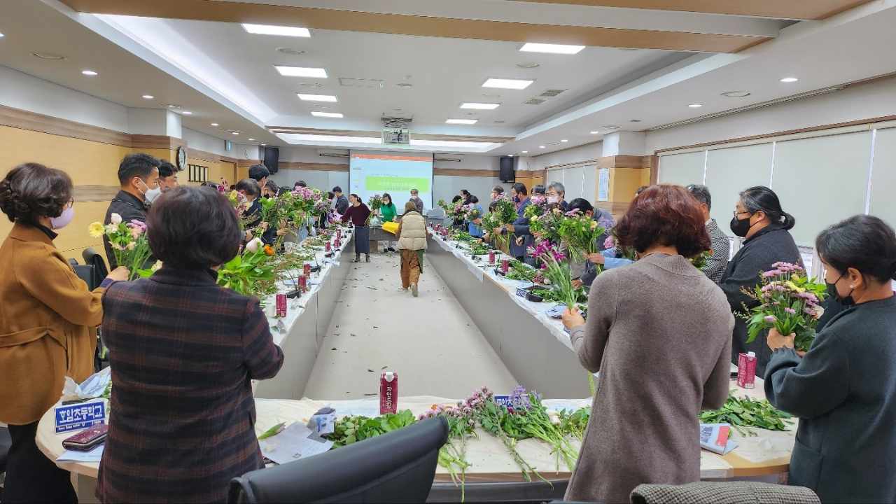 함안교육지원청, 지역과 마을을 잇는 학교장 회의 열어 - 관련이미지6