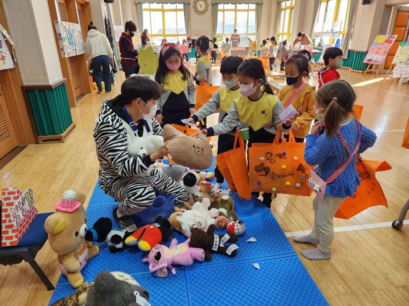 합천유치원 ‘이웃사랑 나눔실천의 아나바다’실시 수익금 전액 기부 - 관련이미지3