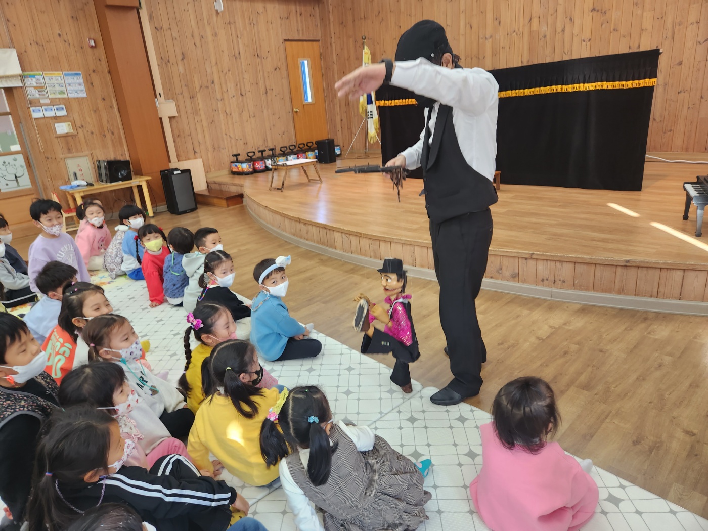 고성유, 웃음음 절해주는 인형들의 출현 마리오네뜨 인형극 관람 - 관련이미지2