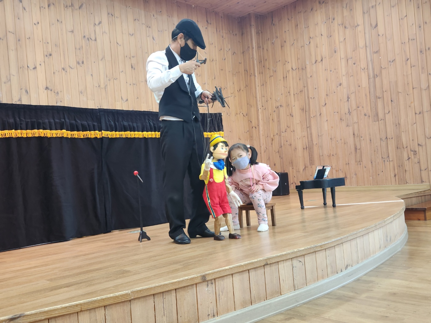 고성유, 웃음음 절해주는 인형들의 출현 마리오네뜨 인형극 관람 - 관련이미지3