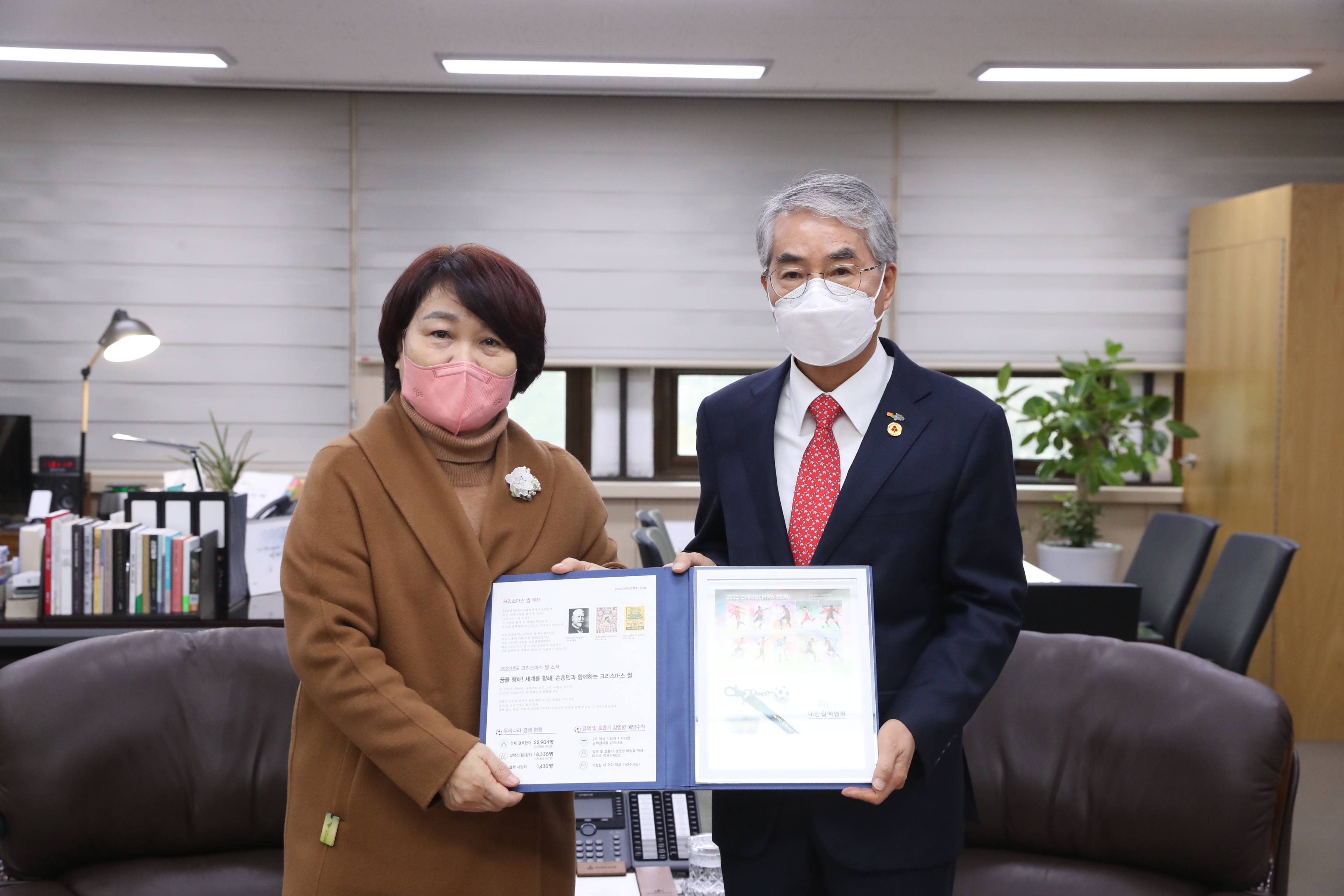 경남교육청, 대한결핵협회에 결핵 퇴치 성금 전달 - 관련이미지1