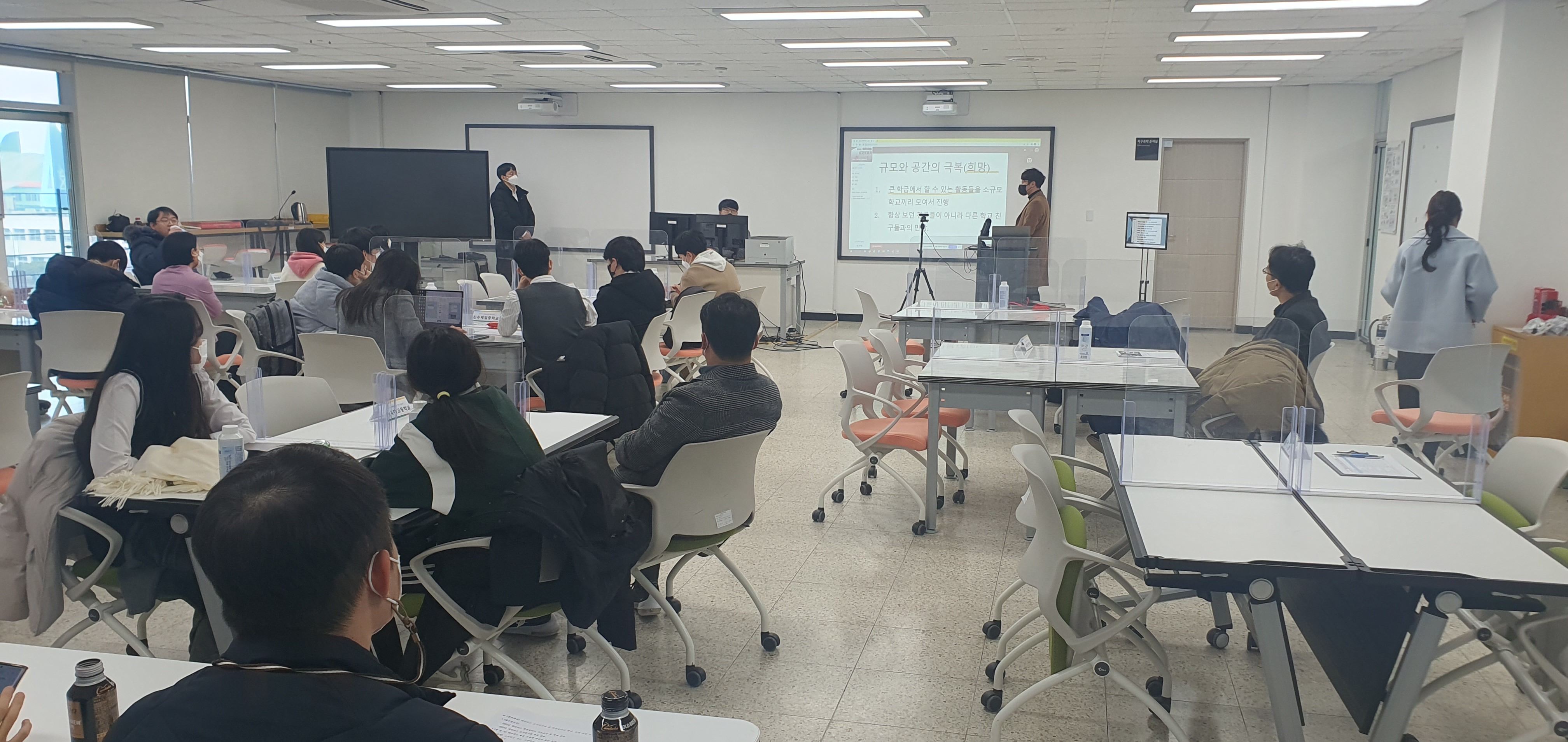 메타버스 플랫폼에서 학생 동아리·교사연구회 성과 나눔회(창의인재과 이진숙 ☎210-5131 또는 주정희 ☎210-5132) - 관련이미지1