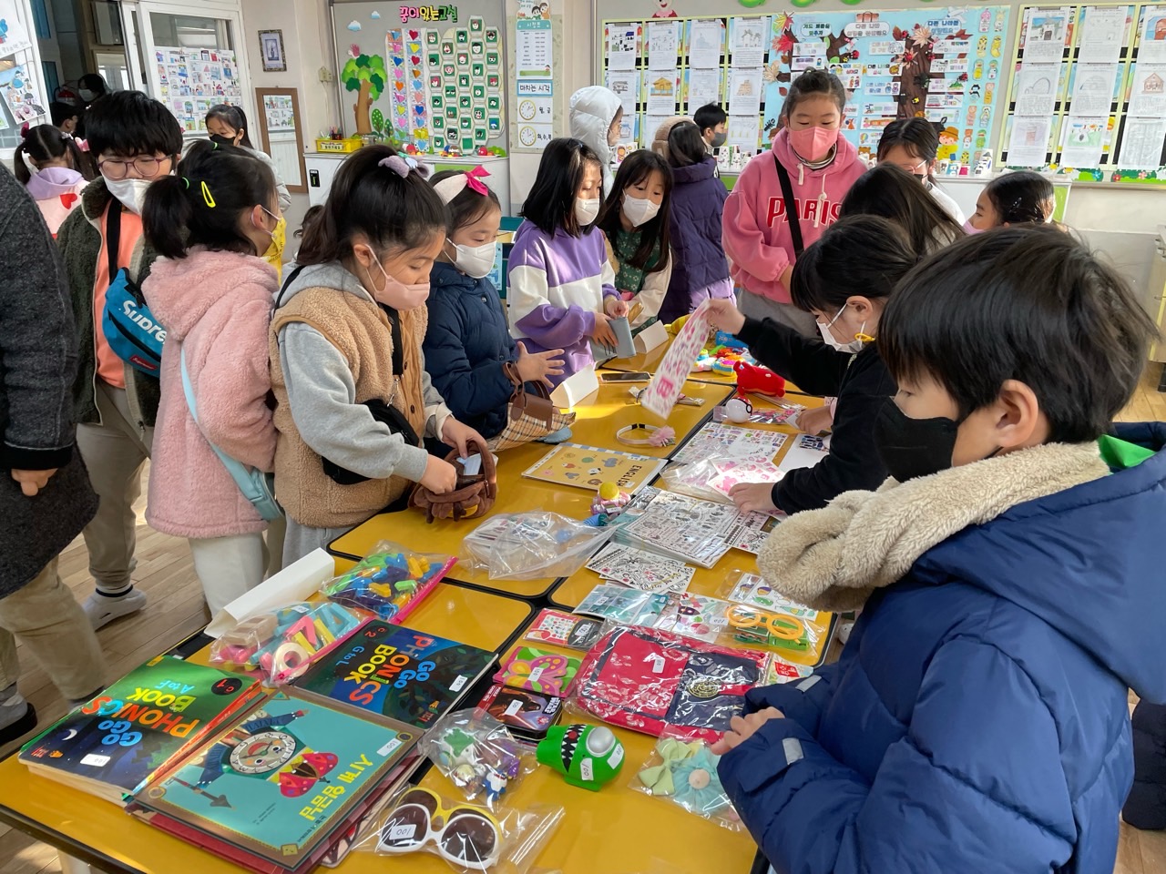 함양초, 알뜰바자회 성금 모금 및 지역사회 기부활동 보도자료 - 관련이미지1