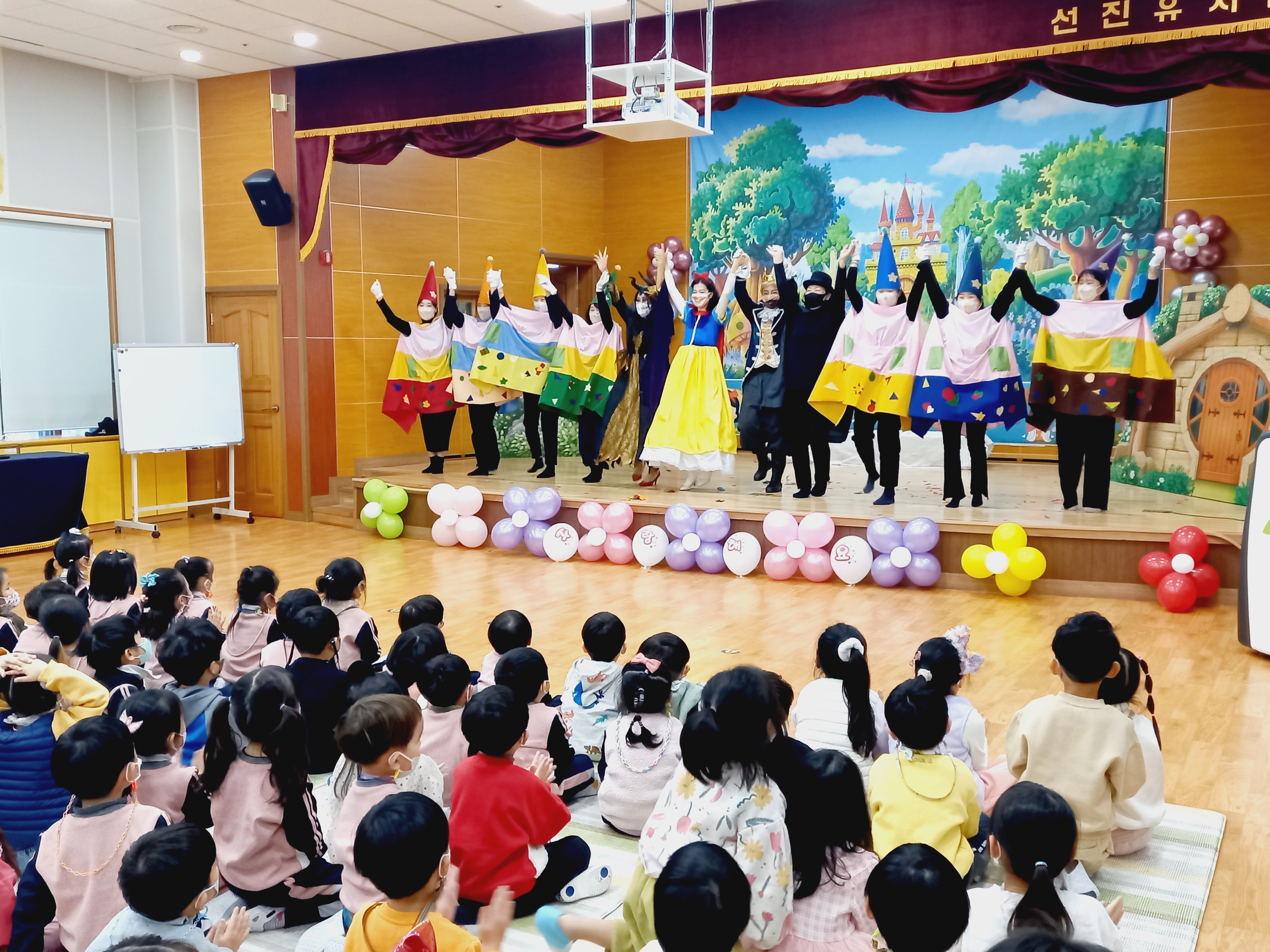 선진유치원, 학부모동아리<백설공주> 동극 공연 - 관련이미지4