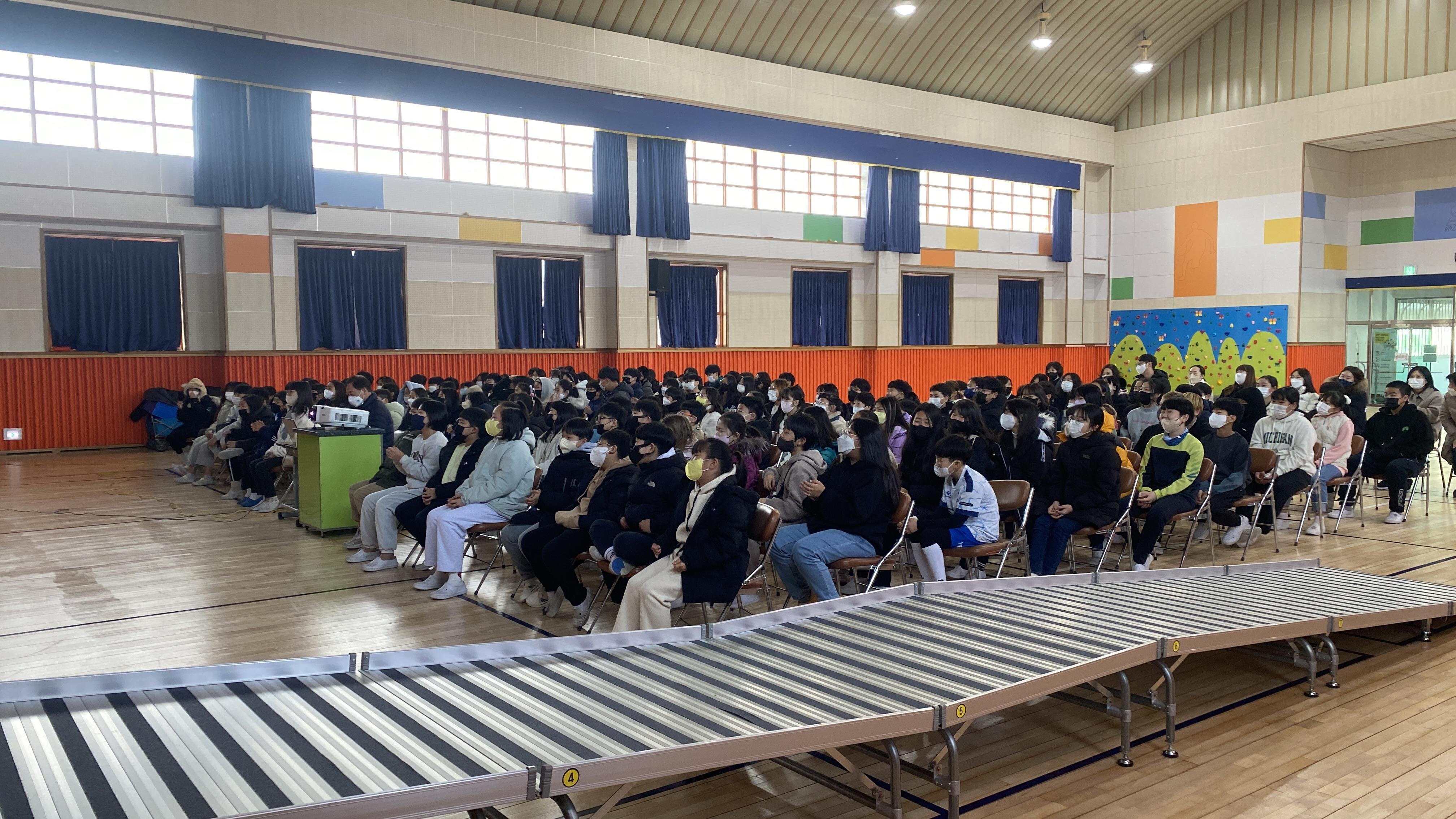 명덕초, 장애인식개선교육을 문화공연으로 ‘맑은소리 하모니카 앙상블’… 크리스마스 선물 같은 따뜻한 공연 - 관련이미지3