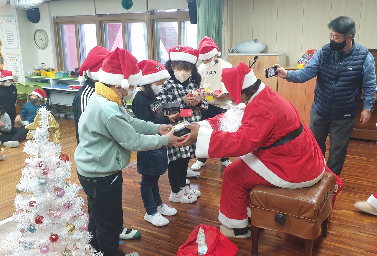 서하초, 영어와 함께 White Christmas - 크리스마스 이벤트 English Day 실시 - - 관련이미지3