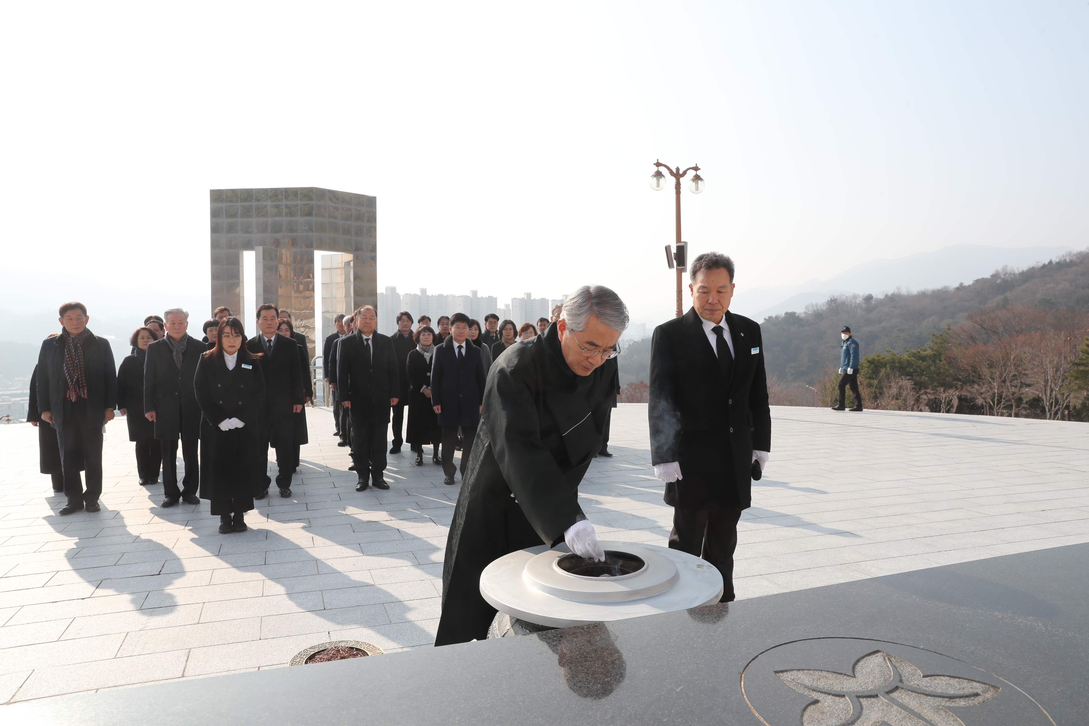 박종훈 교육감, 새해 첫날 3.15민주묘지 참배 - 관련이미지1