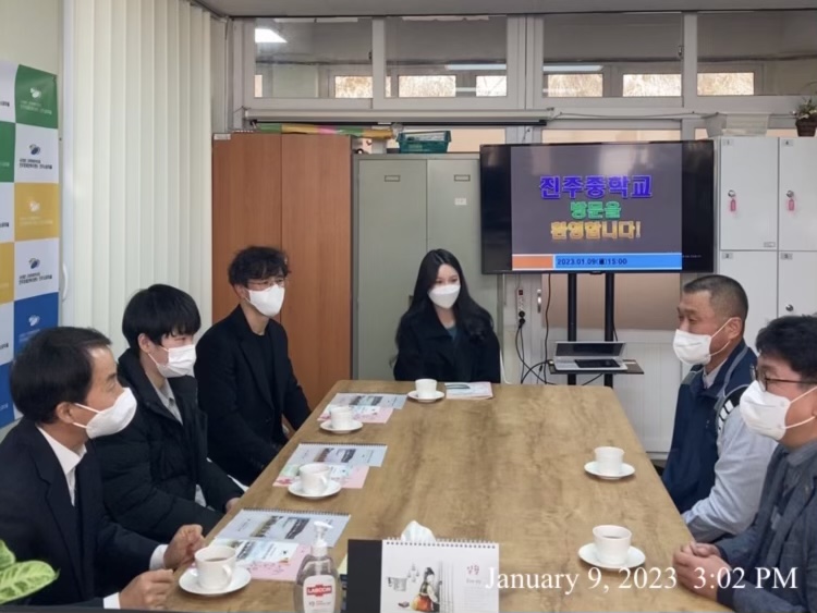 매월 마지막 주 금요일, 전교생 및 교직원이 모두 함께하는 진주중학교 사랑의 걷기 운동 - 관련이미지3