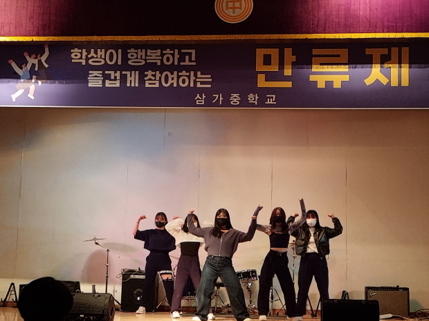 3년만의 학교 축제 ？ “너무 재미있고 신나요” - 관련이미지3