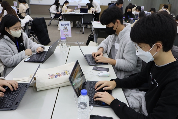 함안, 캠퍼스형 방과후학교 겨울방학 자기주도리더십 프로젝트「꿈꾸며 성장하다」대학생 튜터링 시작 - 관련이미지1