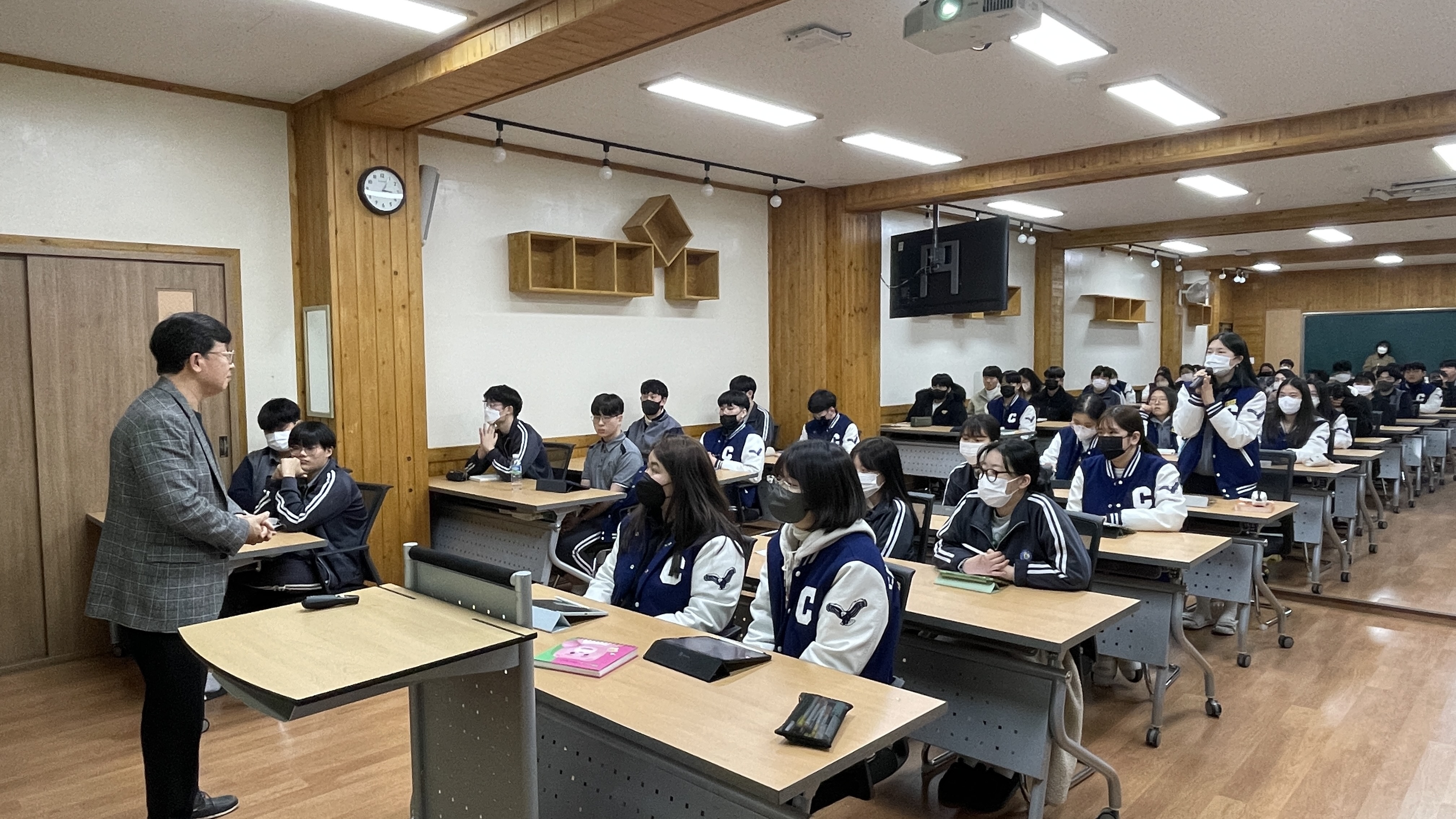 남해 창선고, SW·AI/인문·사회 역량 함양 캠프 운영 - 관련이미지2