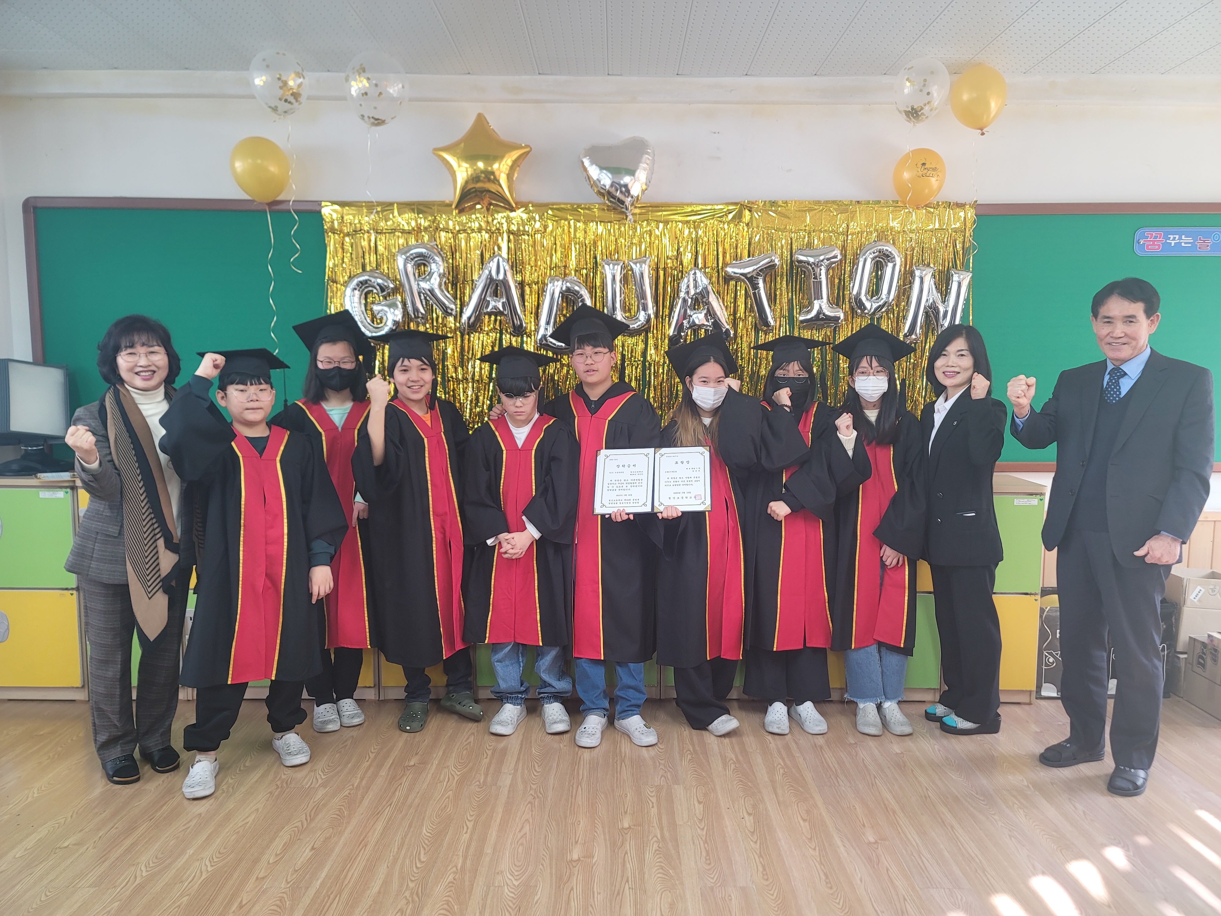 칠산초, 진영농협 장등지점장 심민경선배의 모교 사랑 장학금 5,000,000원 기탁 - 관련이미지1