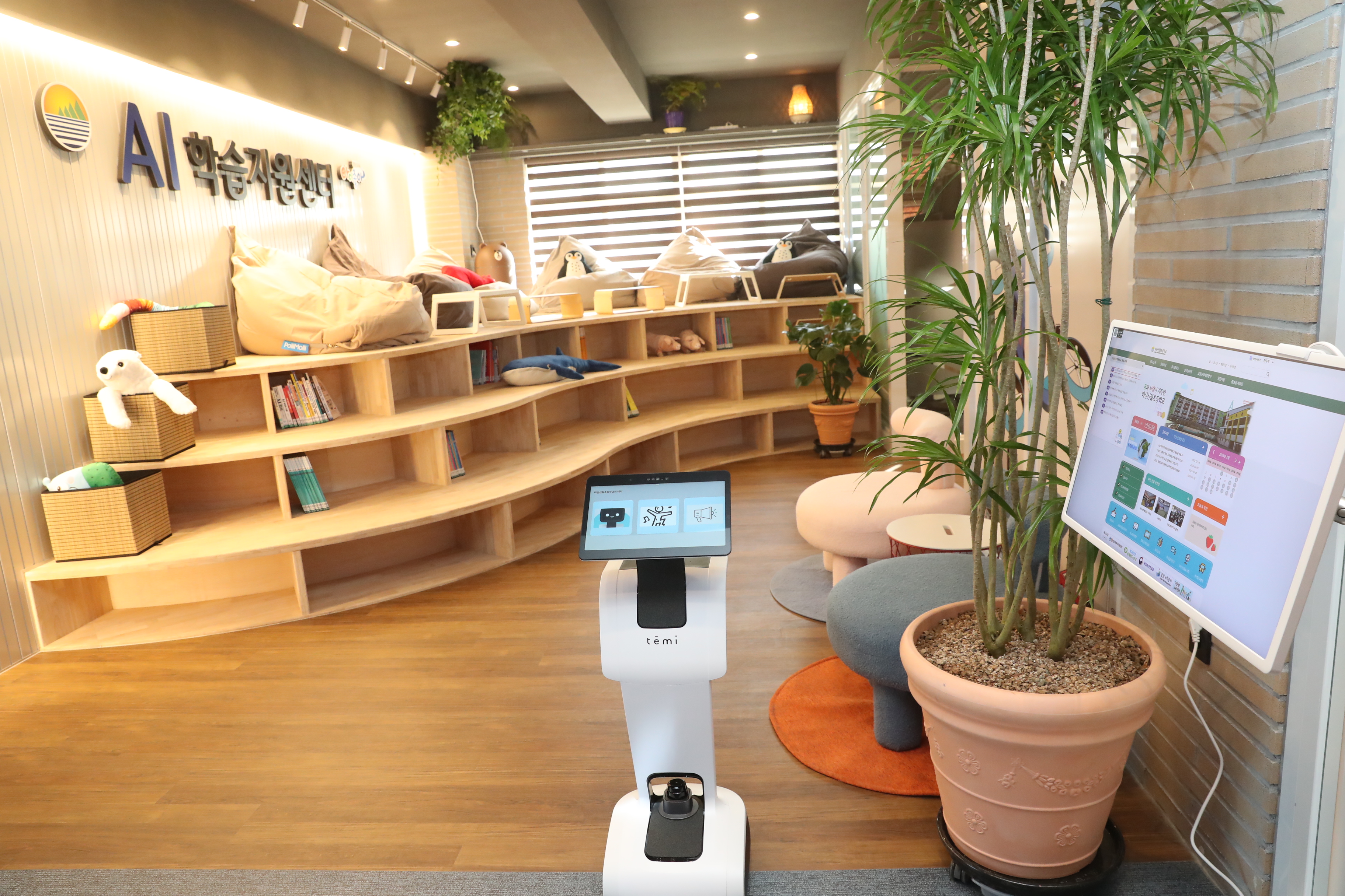 경남교육청, 마산신월초에 AI학습지원센터 개관(창의인재과 박영희 ☎570-5502) - 관련이미지5
