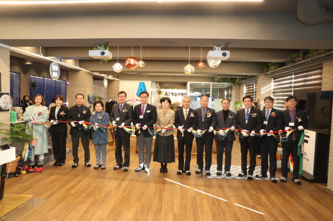 경남교육청, 마산신월초에 AI학습지원센터 개관 - 관련이미지1