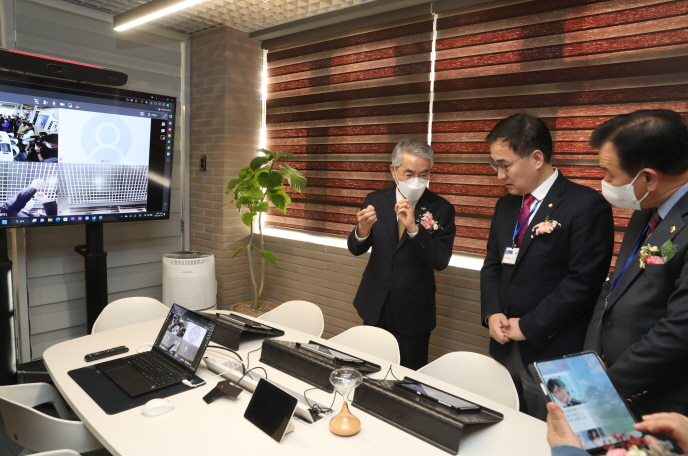 경남교육청, 마산신월초에 AI학습지원센터 개관 - 관련이미지3