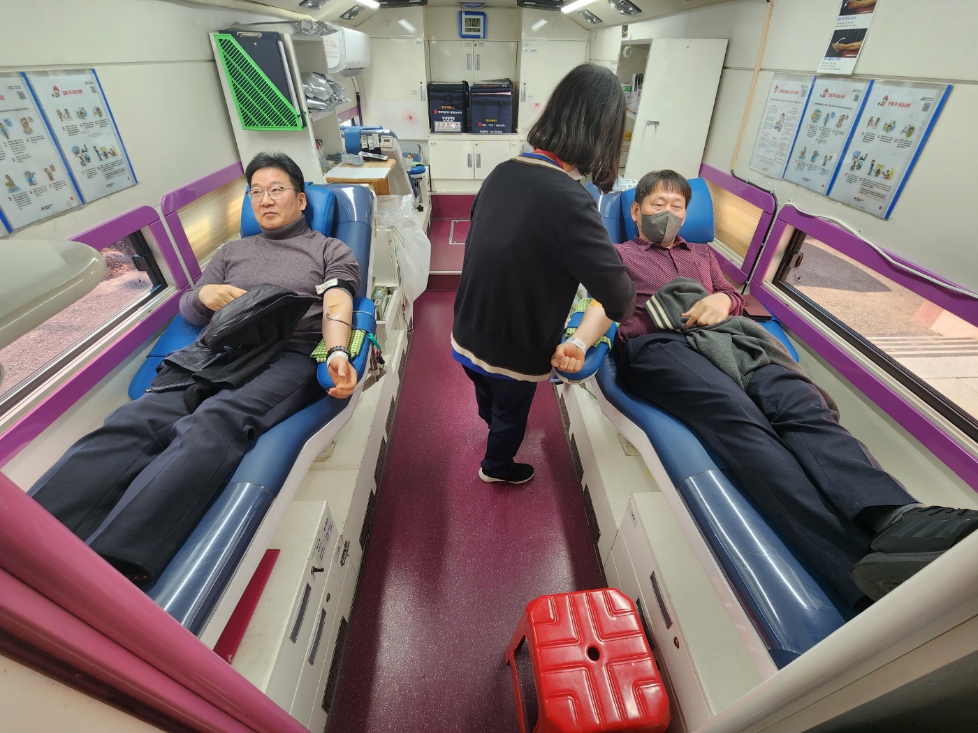 사천교육지원청,“ 생명나눔 헌혈운동 동참” 혈액 수급 안정화 위한 사랑의 헌혈 실시 - 관련이미지2