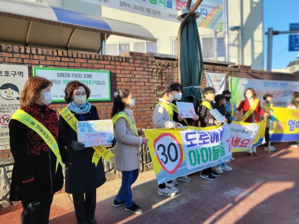 진주교육지원청‘새학년 맞이 교통안전 연합 캠페인’전개 - 관련이미지1