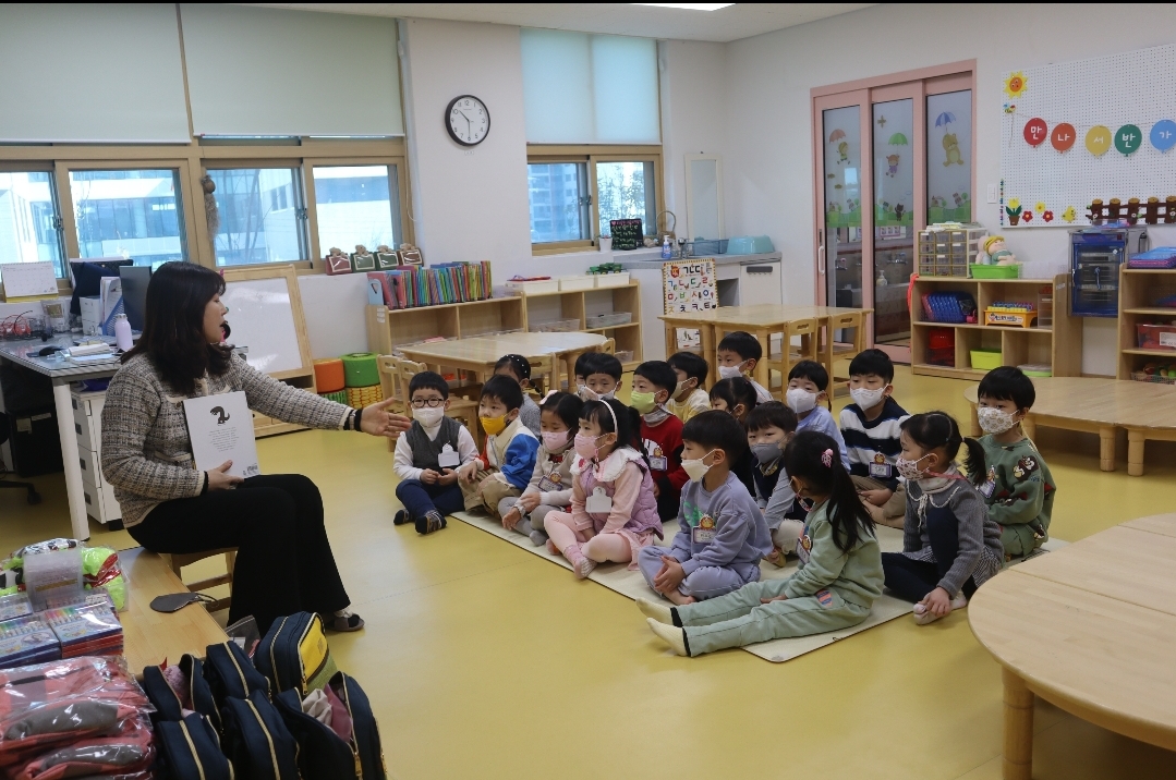 거제용소초병설유치원 새내기 꿈나무들, 입학식 새 출발! 설렘과 봄기운 가득한 입학식 가져 - 관련이미지3