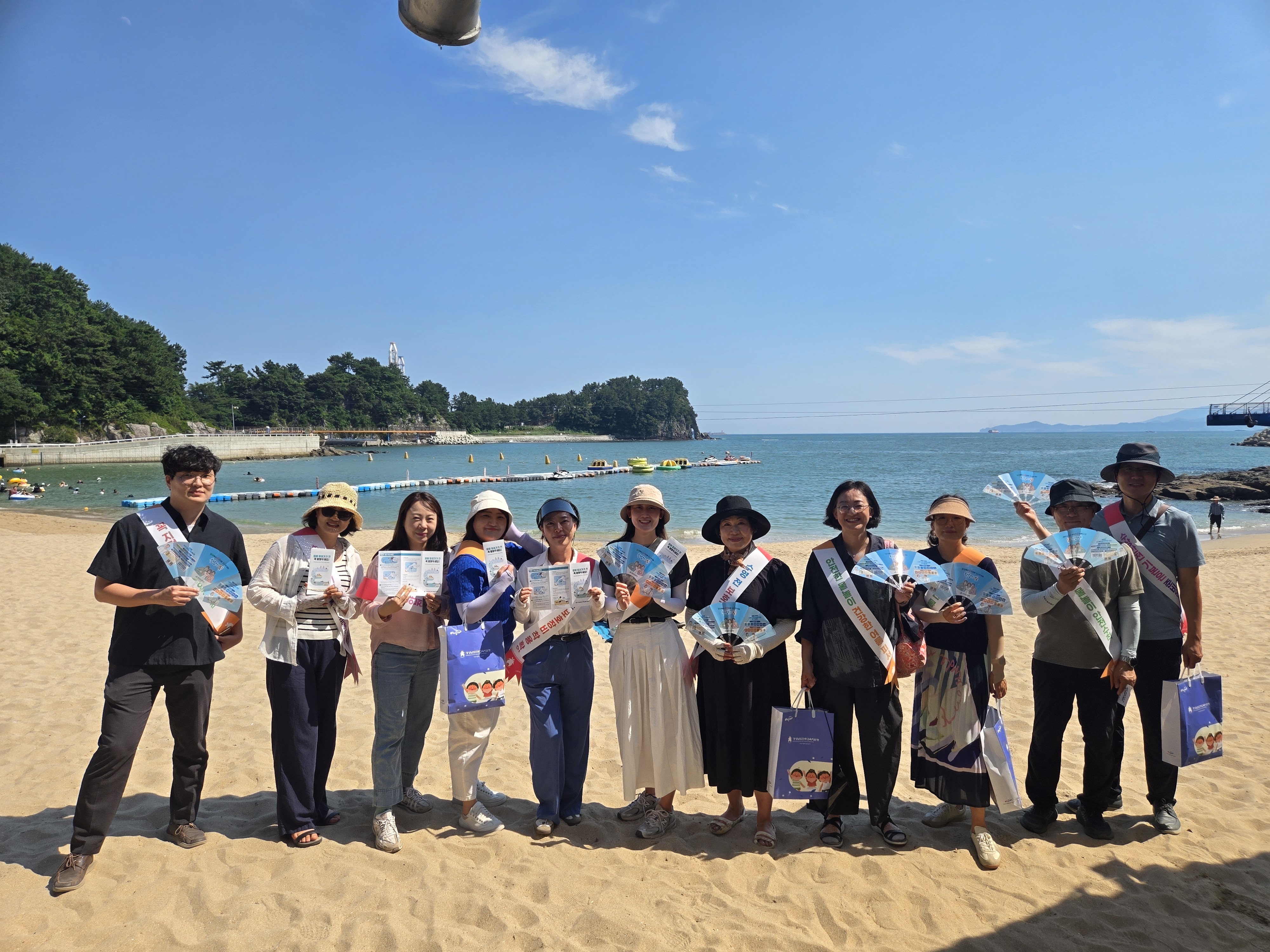 “진주교육지원청, 사천 남일대 해수욕장서 학생 건강·안전 캠페인 펼쳐” - 관련이미지1