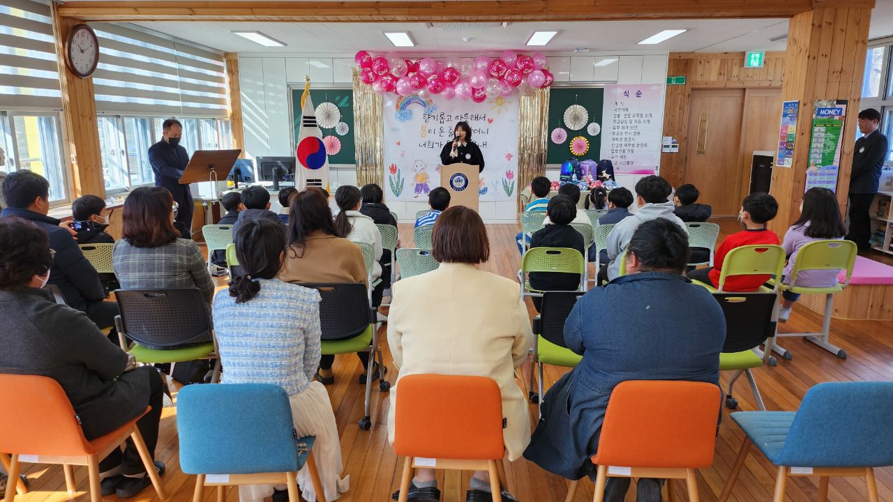 <병곡초>새로운 만남 새로운 시작(입학식·개학식) - 관련이미지2
