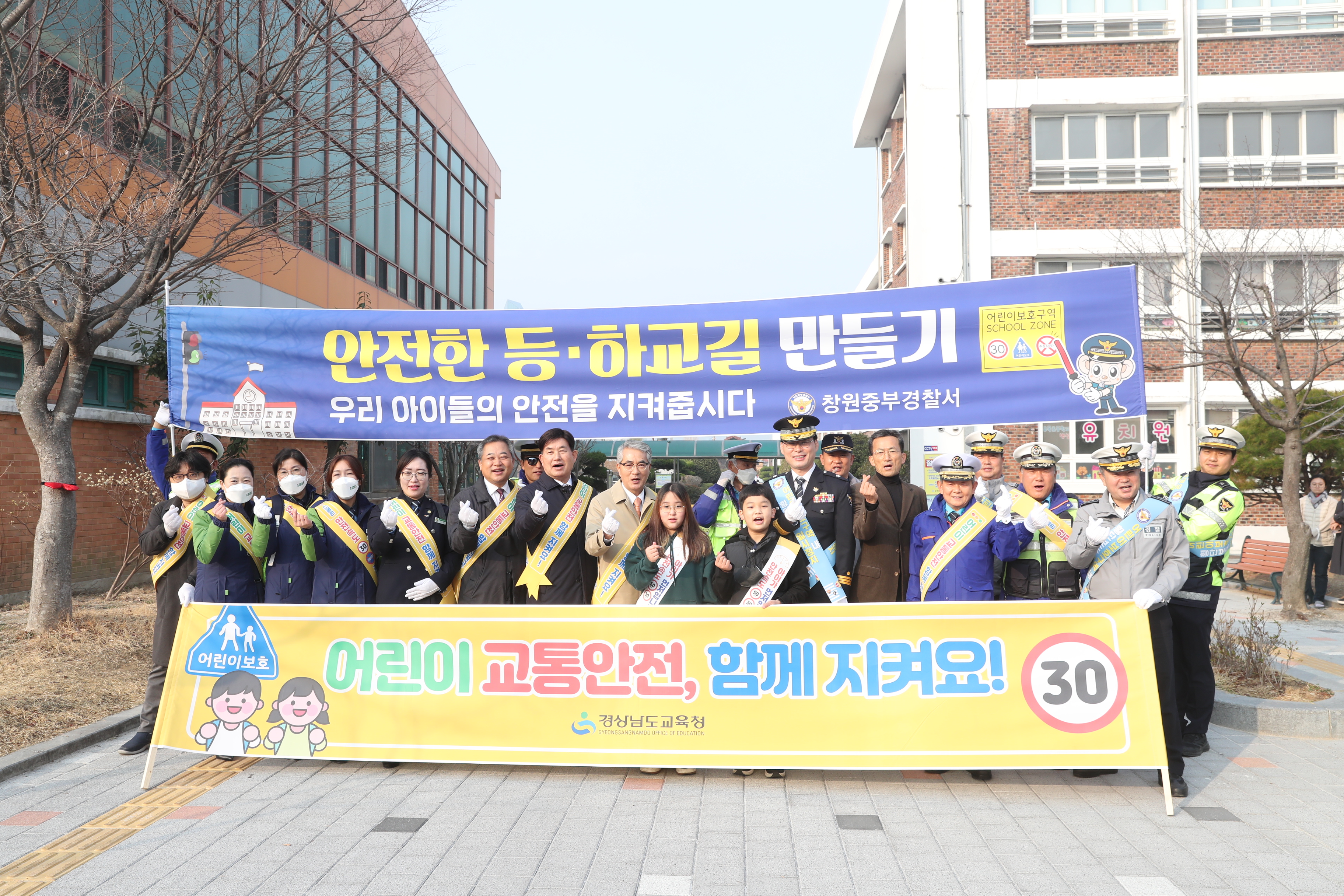 아이가 보이면 일단 멈춤(안전총괄과 정지윤 ☎278-1751 또는 박성훈 ☎278-1753) - 관련이미지5