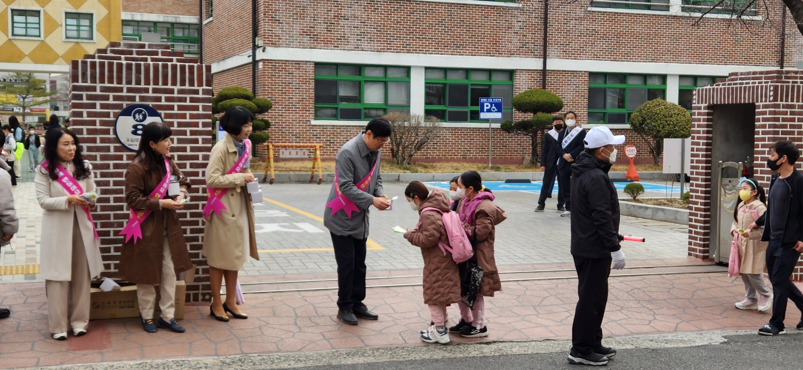 김해교육지원청, 김해시청 등 유관기관과 안전한 등하굣길 조성에 앞장서 - 관련이미지2