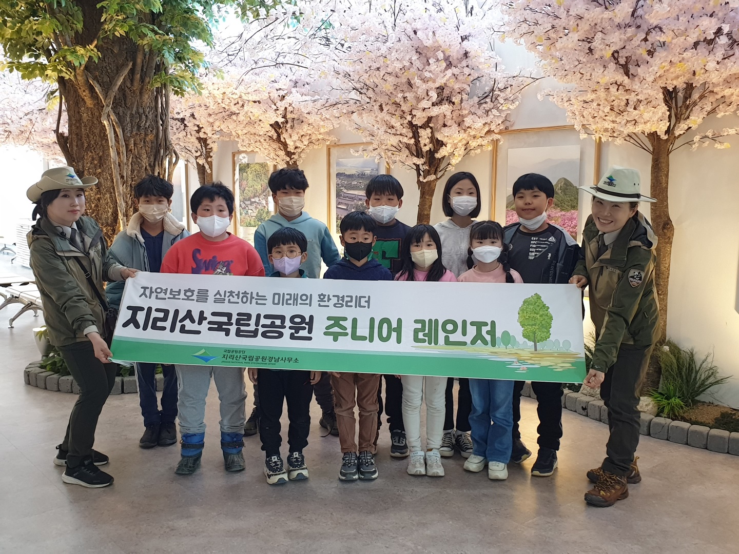 화개초왕성분교장, 지리산국립공원 생태학교 주니어레인저 입단 - 관련이미지1