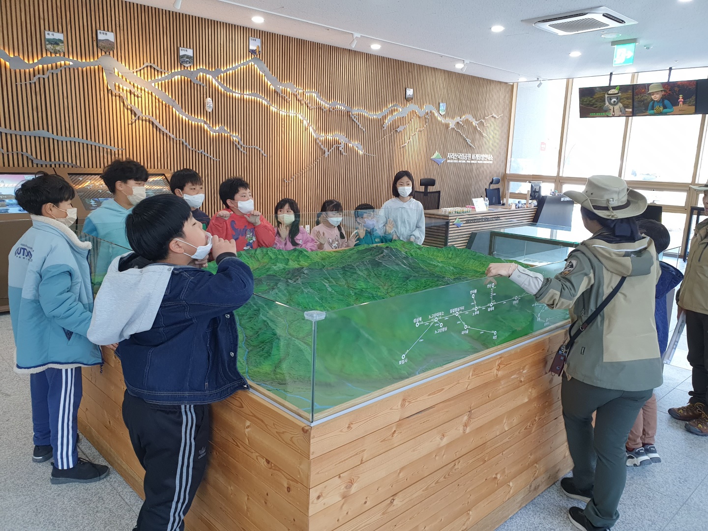 화개초왕성분교장, 지리산국립공원 생태학교 주니어레인저 입단 - 관련이미지2