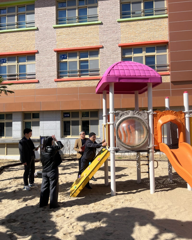 거제교육지원청, 학기 초 초등학교 어린이놀이시설 안전 점검 실시 - 관련이미지2