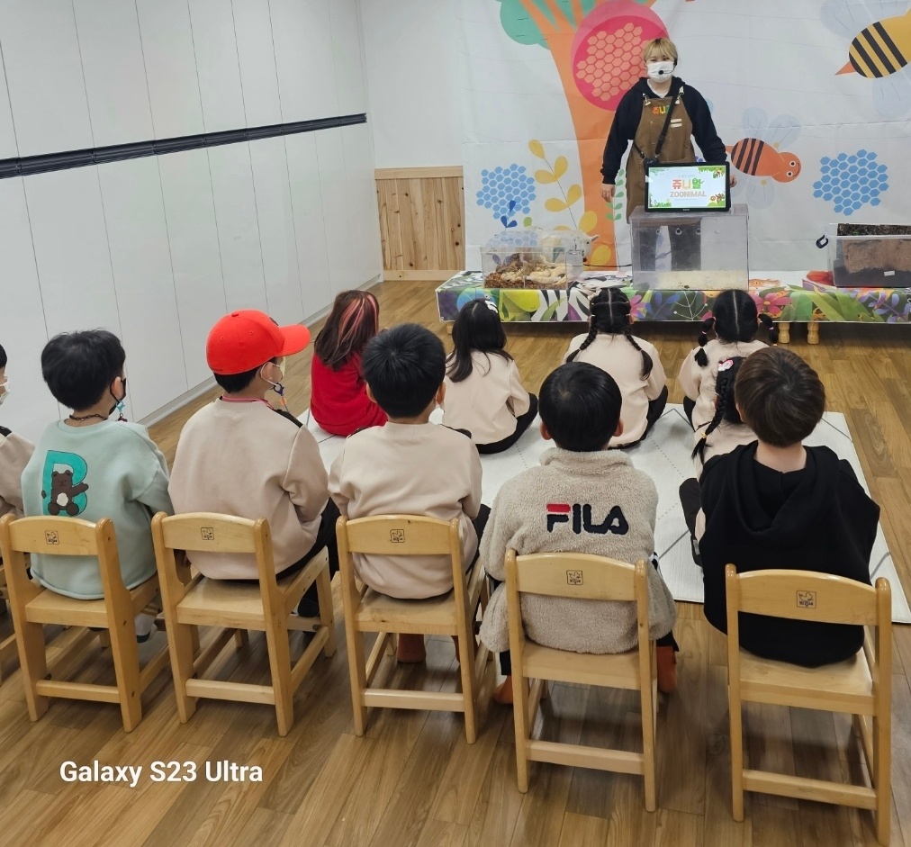 진해신항초등학교병설유치원, 자연과 교감해요 - 관련이미지1