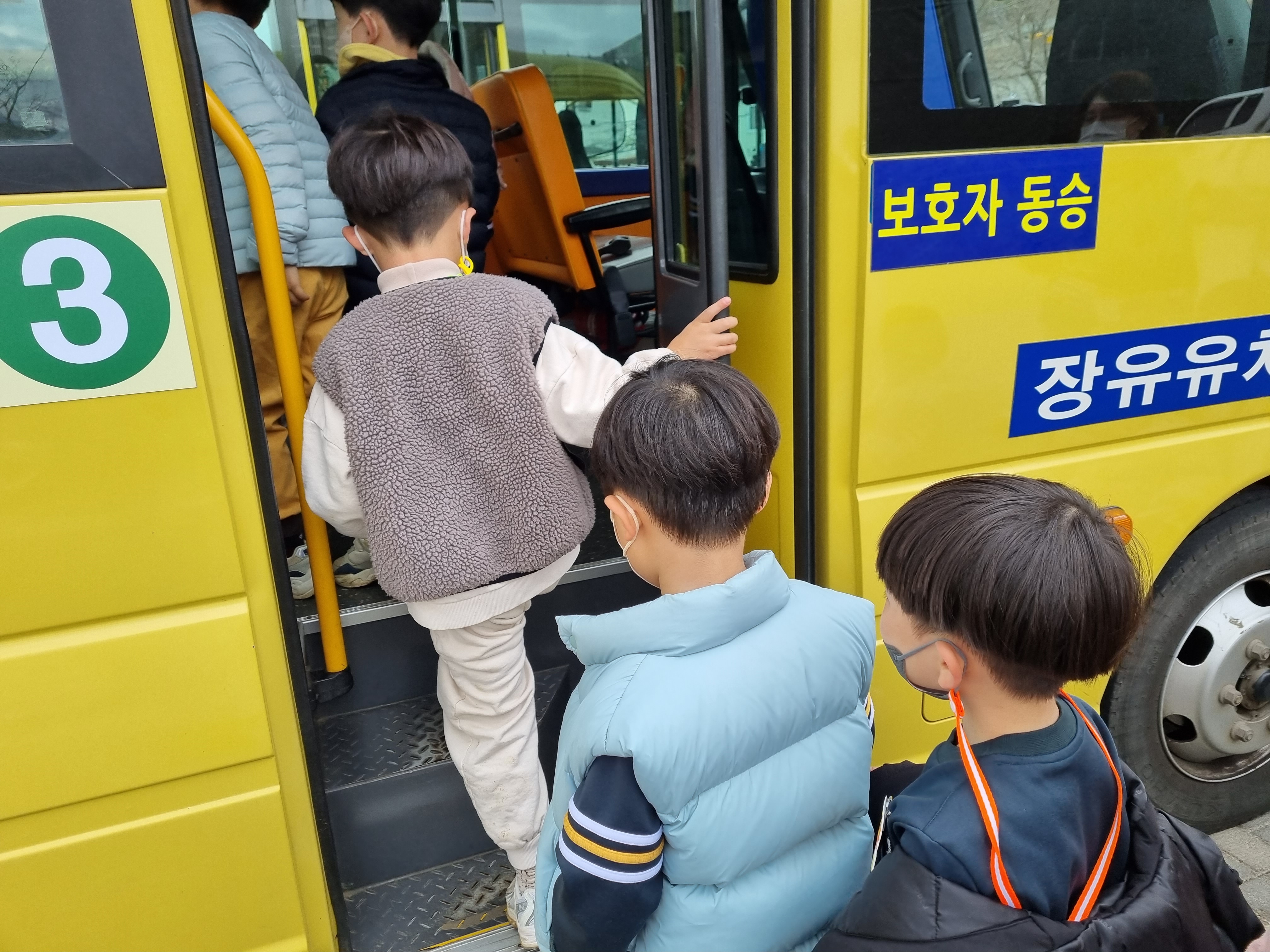 김해 단설 장유유치원, 버스이용안전 원내체험 실시 - 관련이미지1