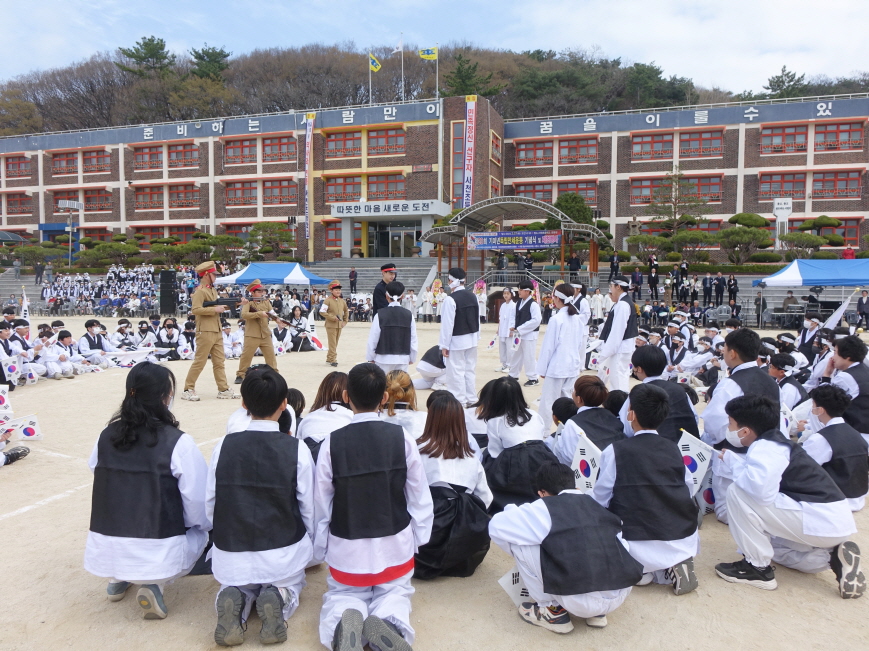 사천초, 선배들의 만세소리, 후배들의 나라사랑 - 관련이미지2