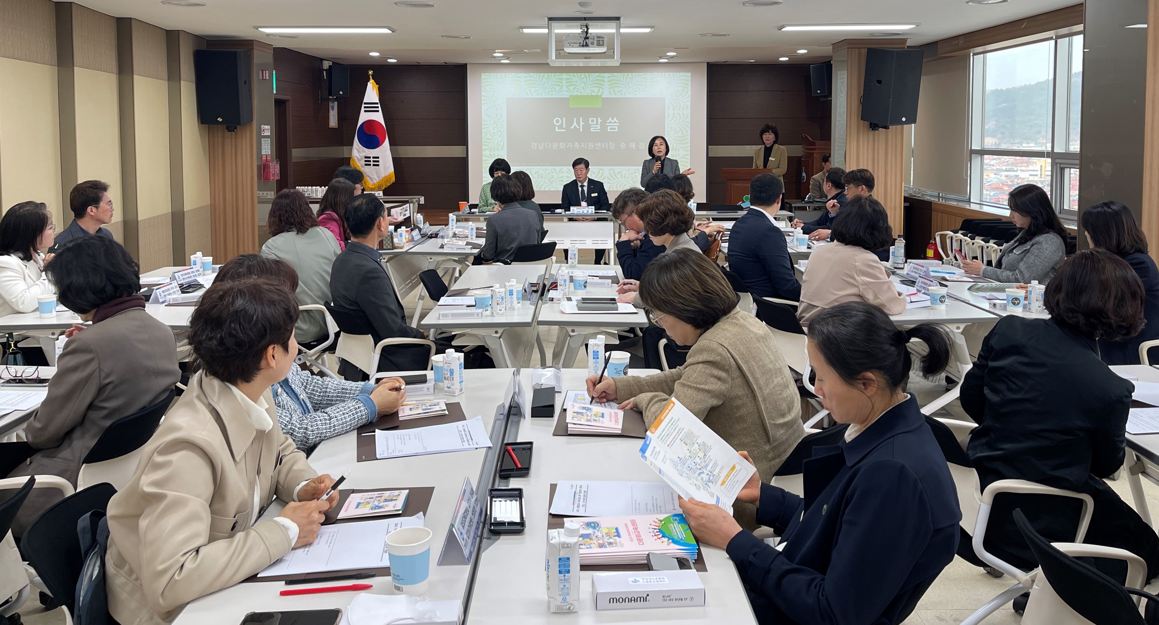 경남교육청·경남다문화가족지원센터 등 다문화 교육 지원하고자 머리 맞대(진로교육과 염수정 ☎268-1412) - 관련이미지2