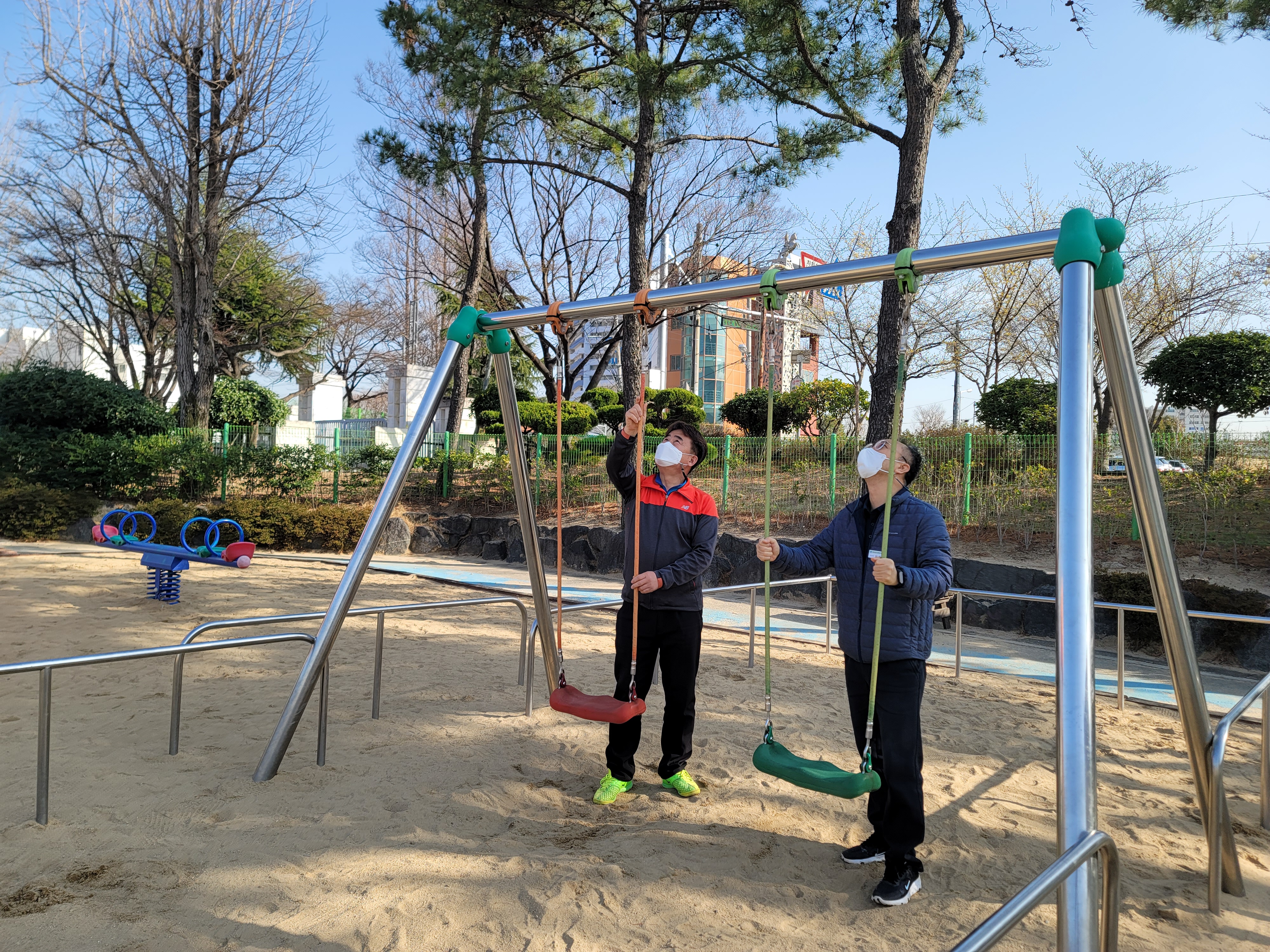 김해교육지원청, 개학기 초등학교 어린이놀이시설 집중 점검 실시 - 관련이미지2