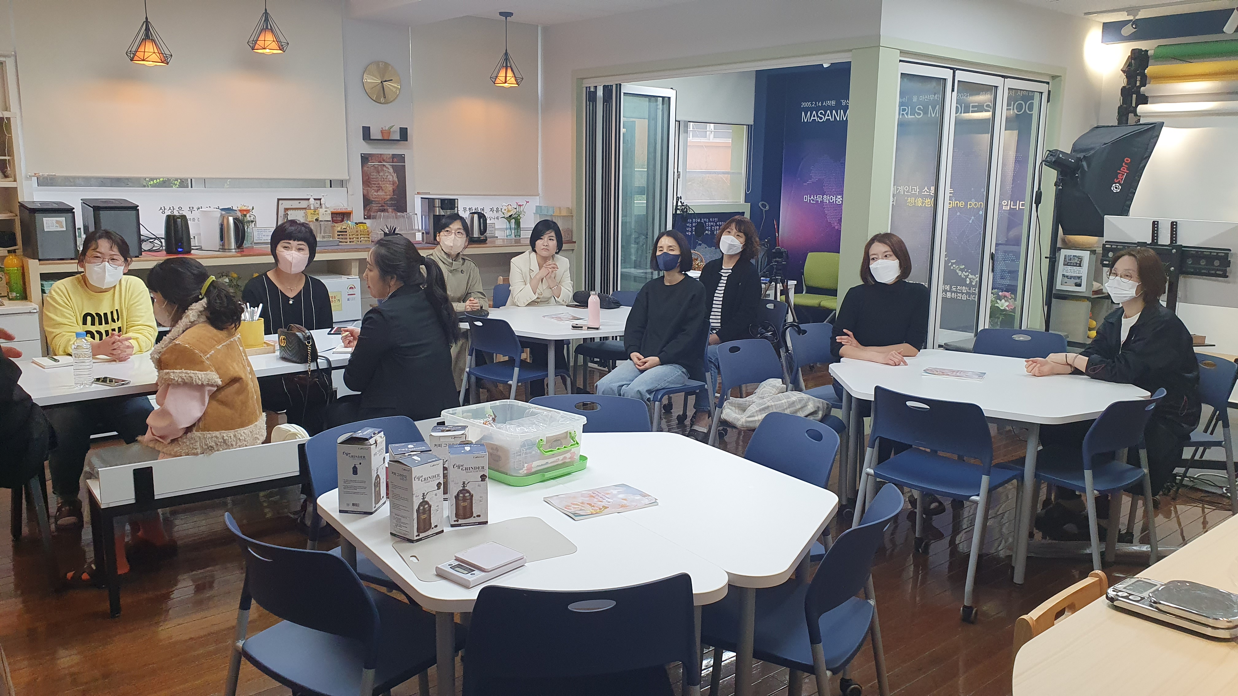 마산무학여자중학교 지역과 함께 하는 특별교육 프로그램 진행 - 관련이미지2