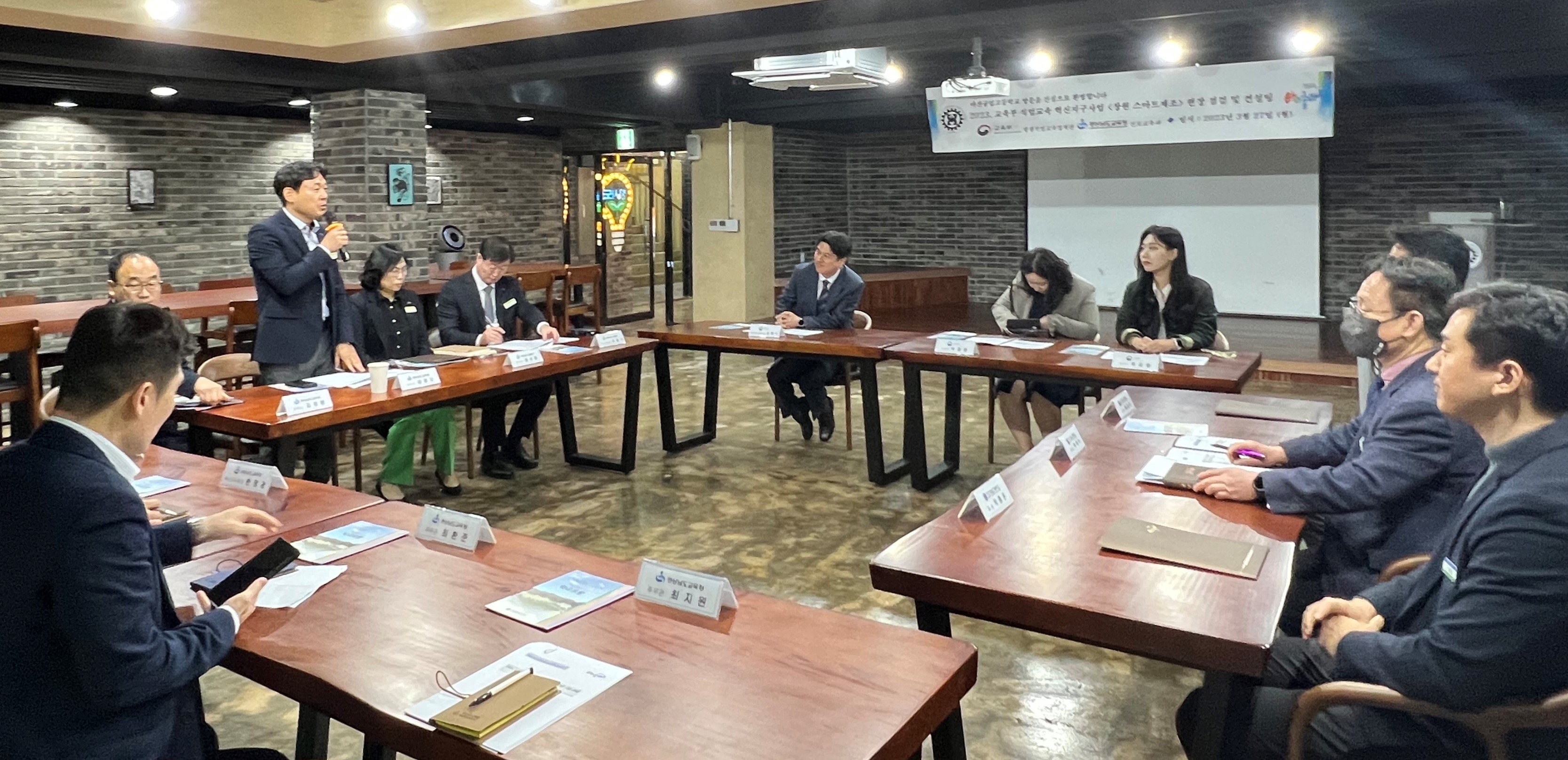 교육부, 경남 직업교육 혁신지구 우수 현장 방문(진로교육과 정선희 ☎268-1391 또는 강경모 ☎268-1392) - 관련이미지1