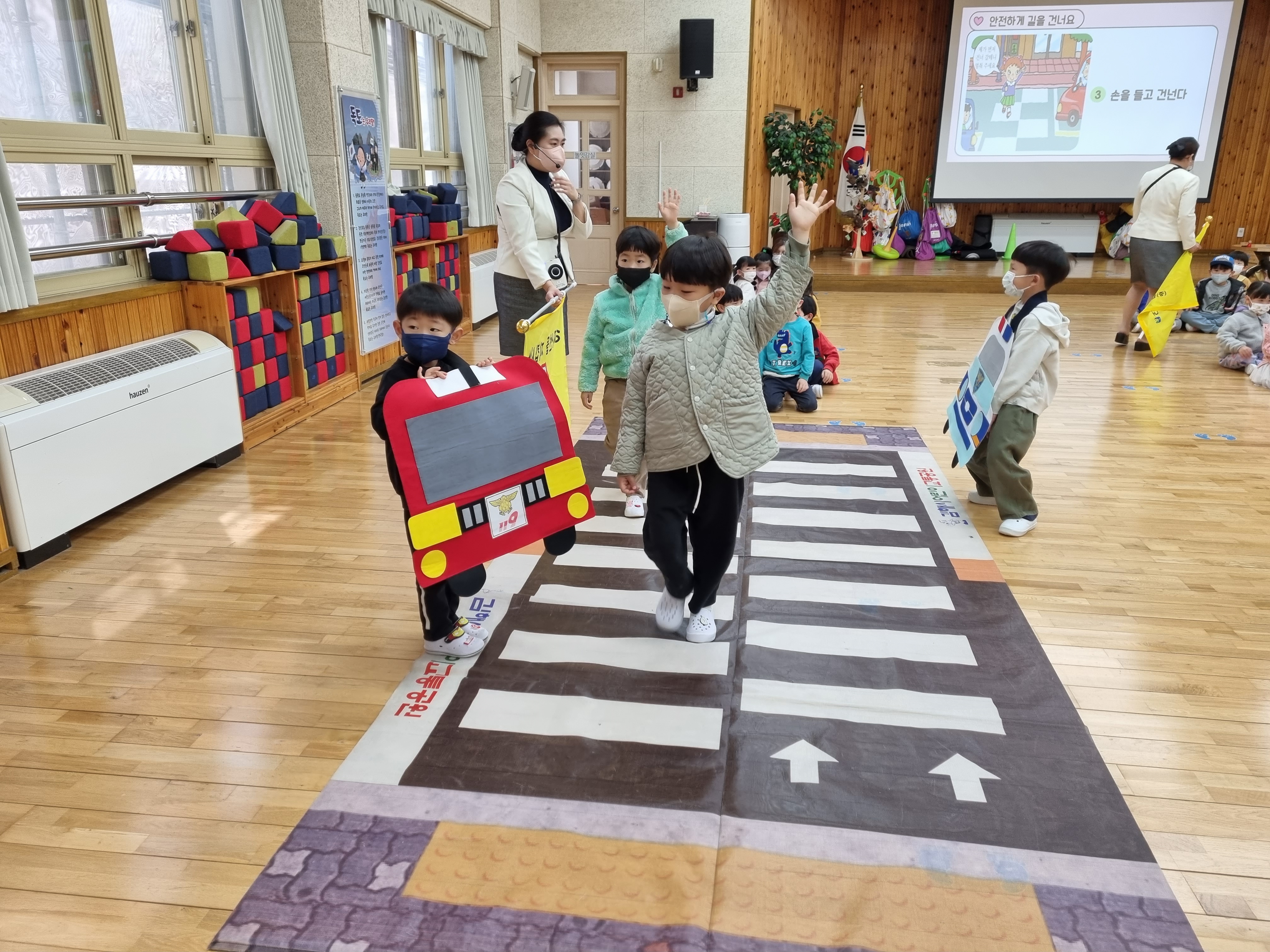 김해단설 장유유치원, 김해시 어린이교통공원과 함께하는 교통안전교육 실시 - 관련이미지2