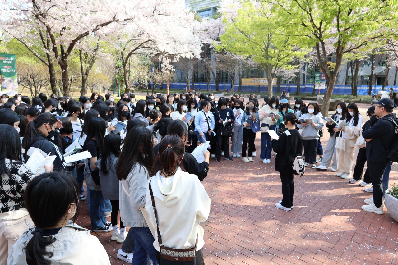 마산무학여중, 1학년 146명 대구근대역사거리에서 자주·민주·정의의 길은 걷다. - 관련이미지3
