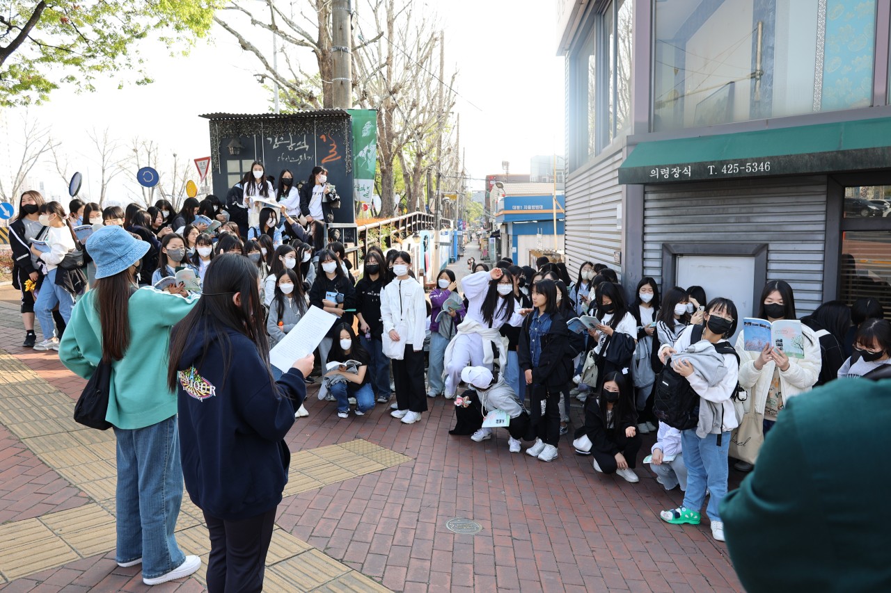 마산무학여중, 1학년 146명 대구근대역사거리에서 자주·민주·정의의 길은 걷다. - 관련이미지4