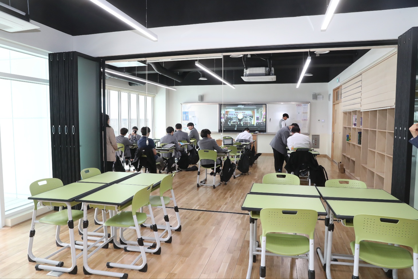 의령고 ‘전국 1호 학교단위 공간혁신 사업’ 준공(미래학교추진단 이철호 ☎268-1061 또는 문제관 ☎268-1063) - 관련이미지2