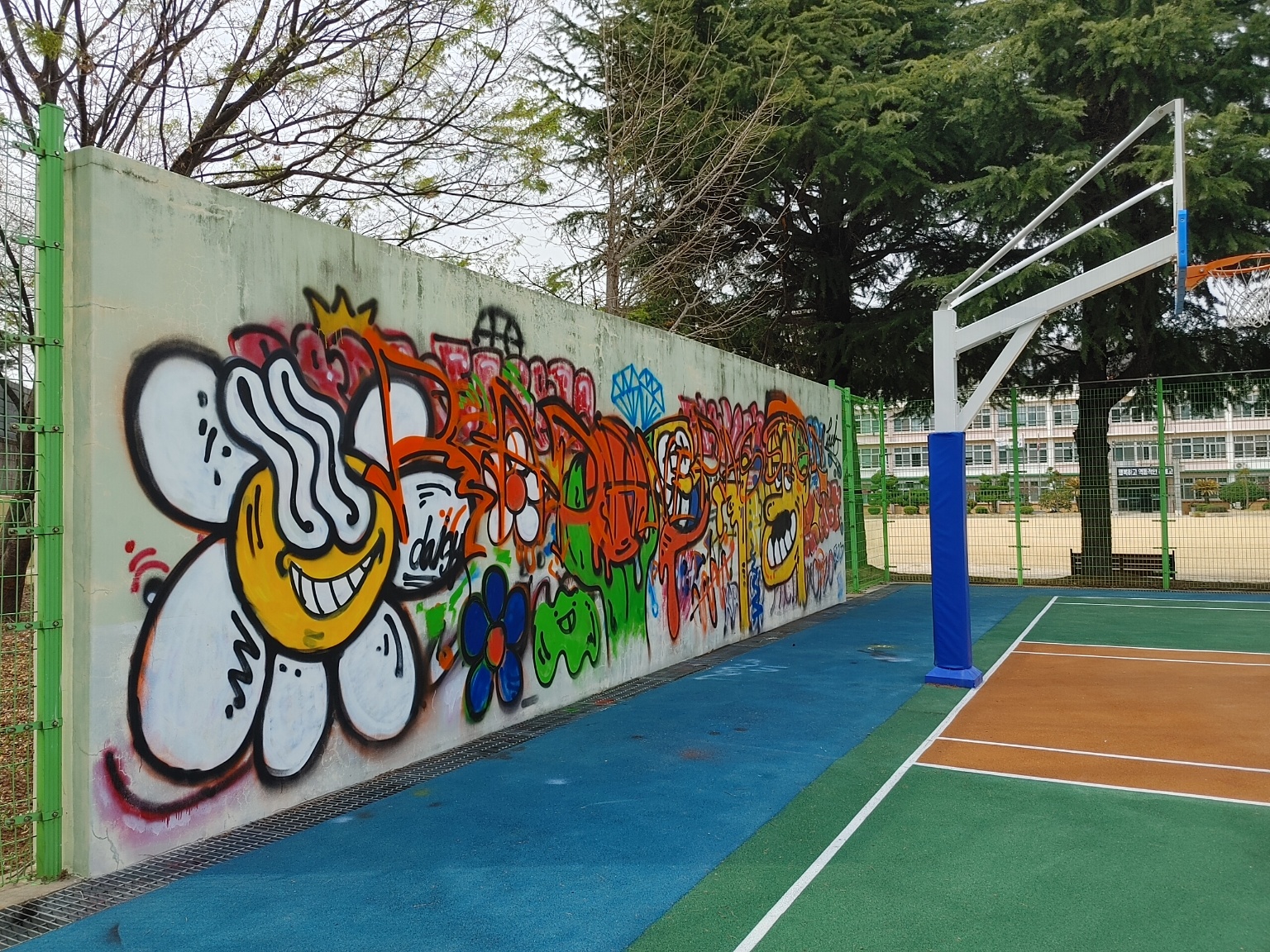 하동고, 그라피티(graffiti art)로 완성한 학교 풍경 - 관련이미지1