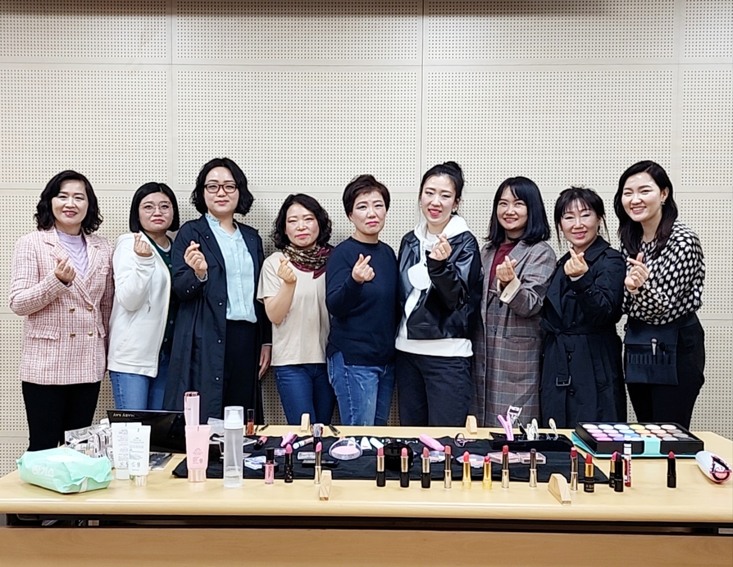 거창도서관, 별밤도서관 야간 문화프로그램 「나만의 퍼스널컬러 찾기」성료 - 관련이미지1