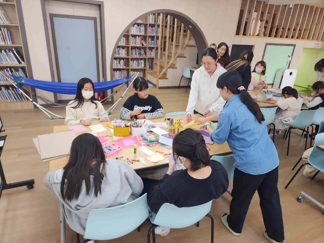 상주초, 책별당 마을도서관 운영으로  작은 학교에 온 동네 활기가 넘쳐요 - 관련이미지2