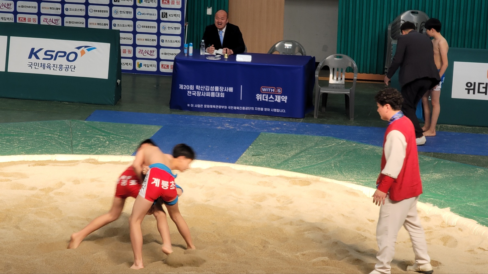 계룡초, 학산배전국장사씨름대회 금메달 2개, 동메달 4개 획득! - 관련이미지1