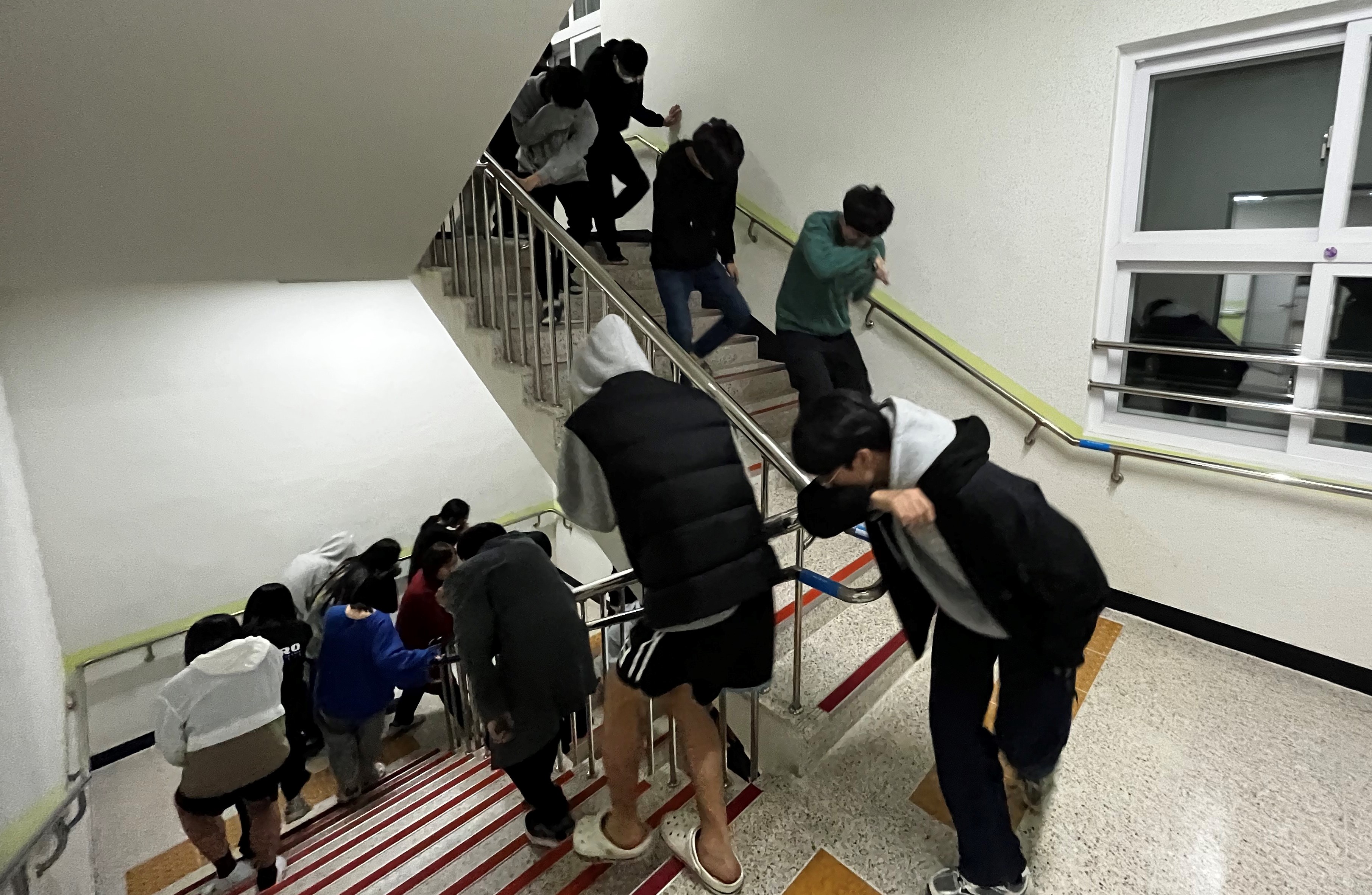 경남교육청, 학교 기숙사 야간 화재 대피 훈련(안전총괄과 박경혜 ☎278-1741 또는 성태환 ☎278-1745) - 관련이미지2