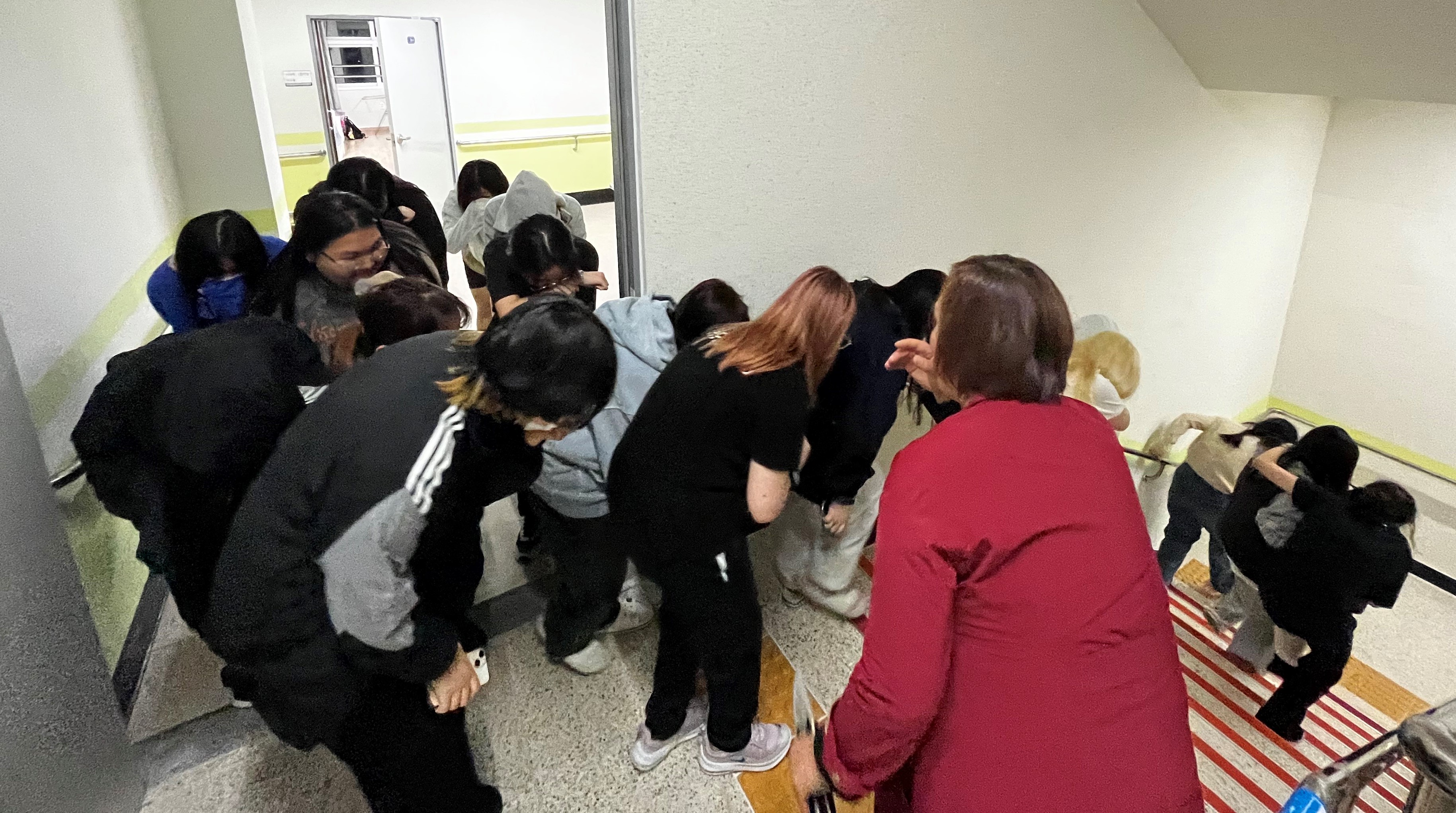 경남교육청, 학교 기숙사 야간 화재 대피 훈련(안전총괄과 박경혜 ☎278-1741 또는 성태환 ☎278-1745) - 관련이미지3
