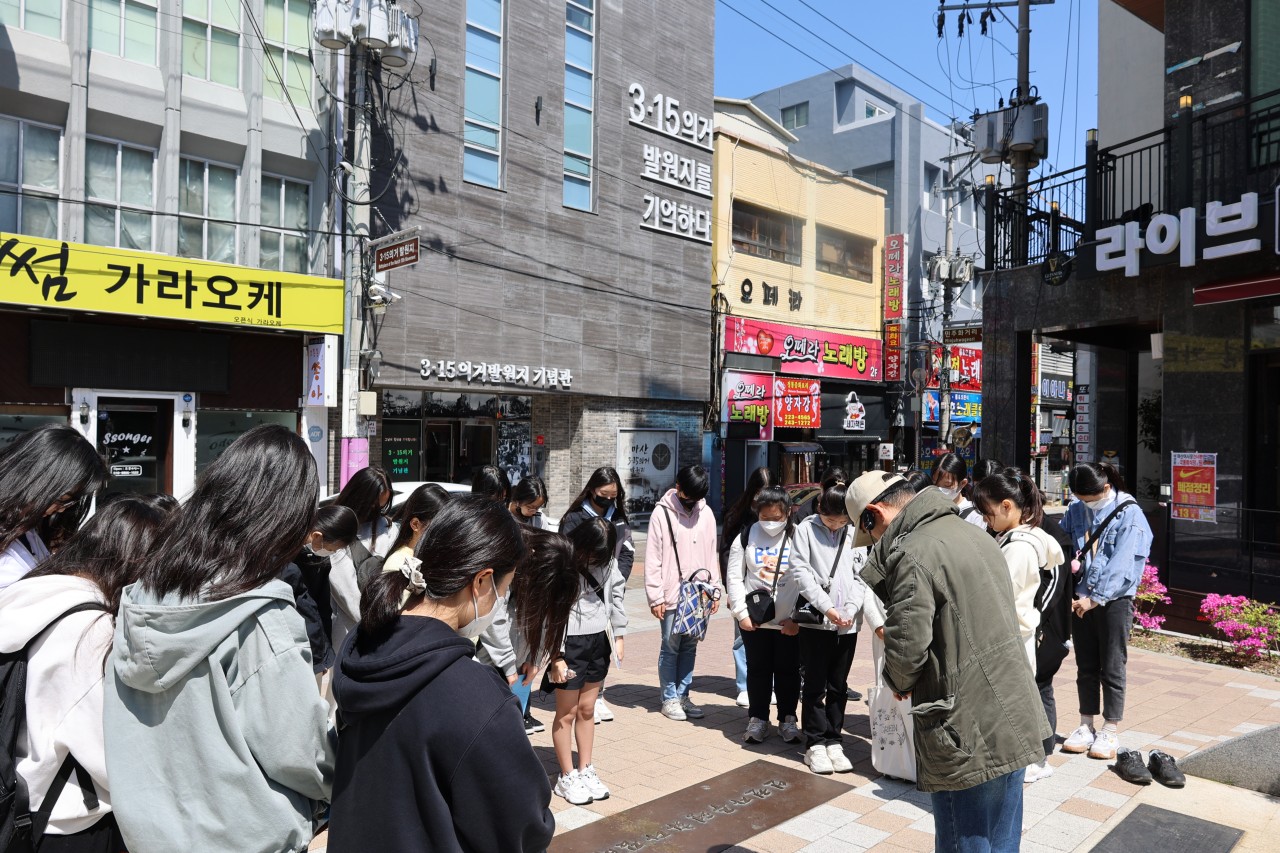 마산무학여중, 민주성지 마산의 ‘3.15의거 유적지와 4.19혁명 진원지를 순례’하다. - 관련이미지4