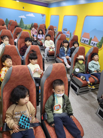 하동유치원, 교통안전 규칙을 잘 지킬래요 - 관련이미지3