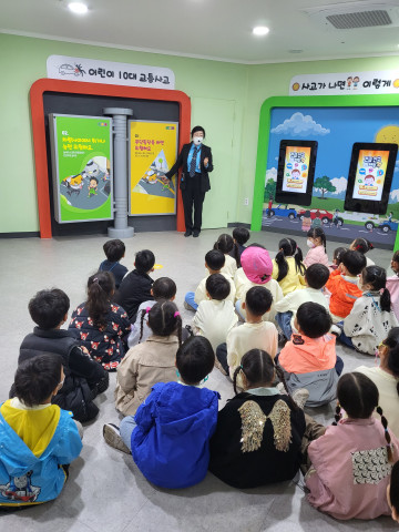 하동유치원, 교통안전 규칙을 잘 지킬래요 - 관련이미지4